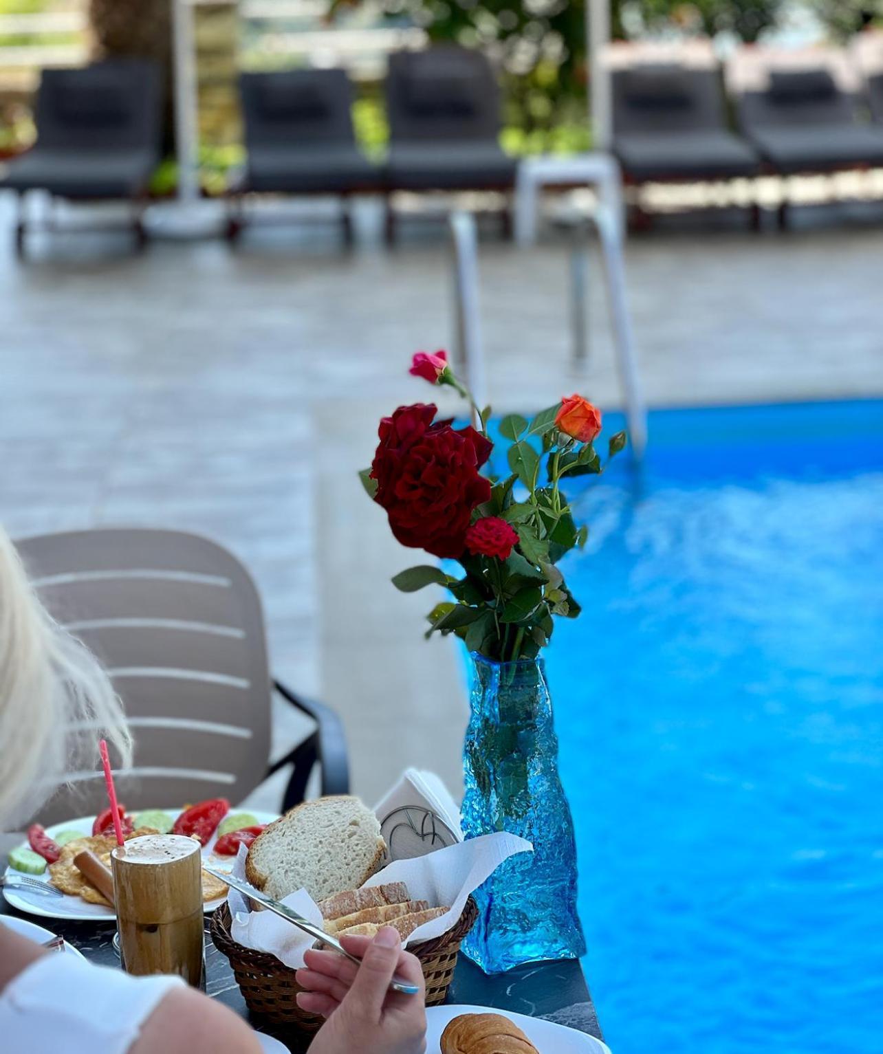 Karos Hotel Llaman ฮีมาเรอ ภายนอก รูปภาพ